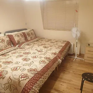 Apartment London Luxury 3 Bedroom 2 Bathrooms Flat 1 Min To Redbridge Station Free Parking & Wifi, Wanstead